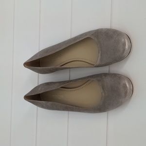 Garnet Hill Gray Beige Stone Suede Leather Ballet Flat Size 9.5. perfect!